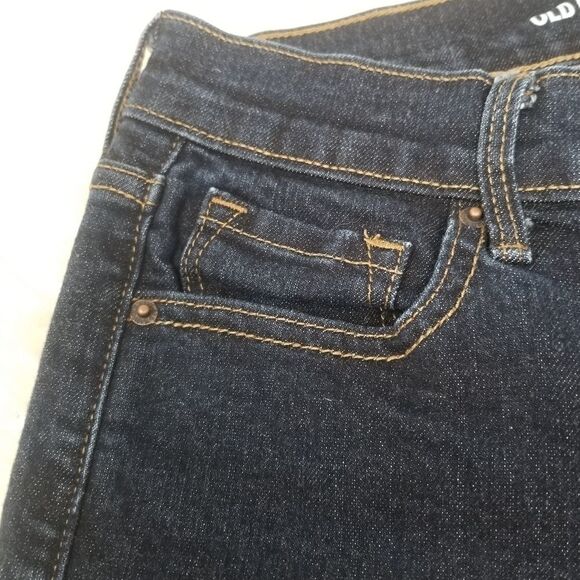 Old Navy Original Mid Rise. Size 2 Regular - Picture 3 of 9